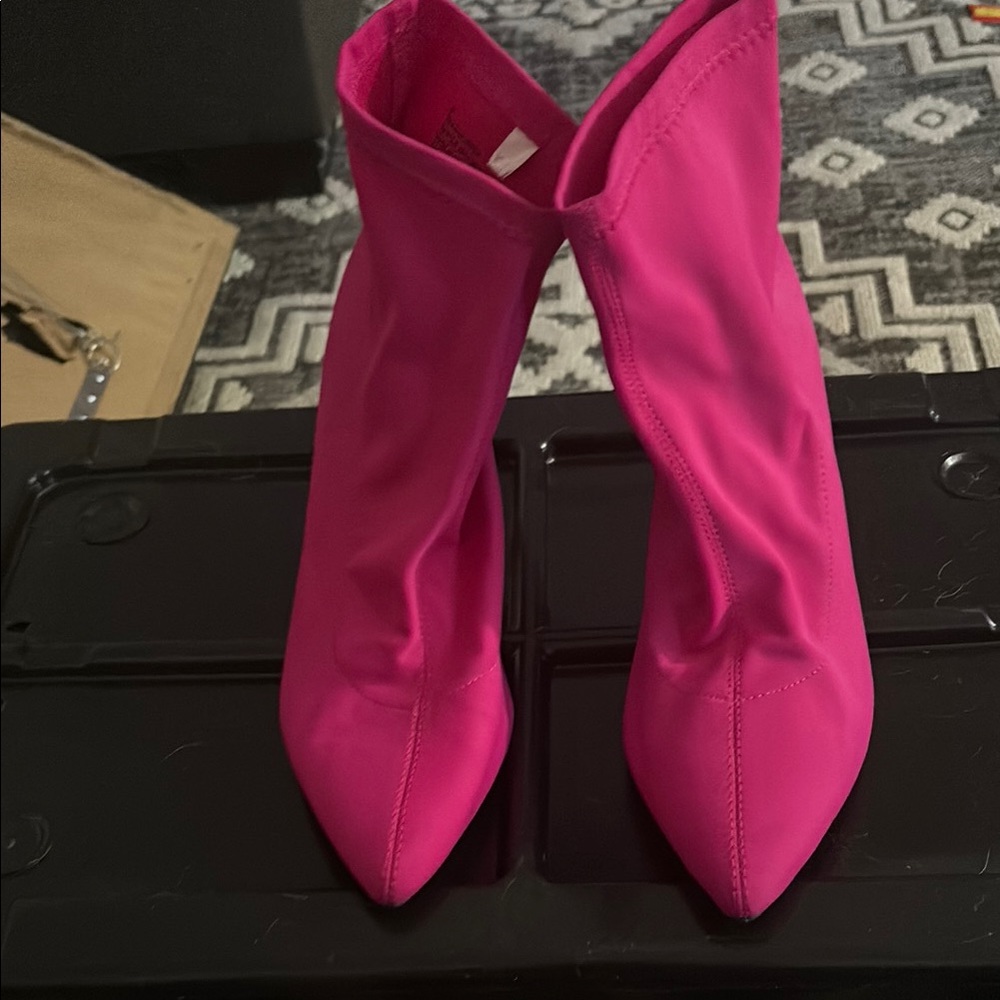 Pink Heeled Boots with Sleek Silhouette